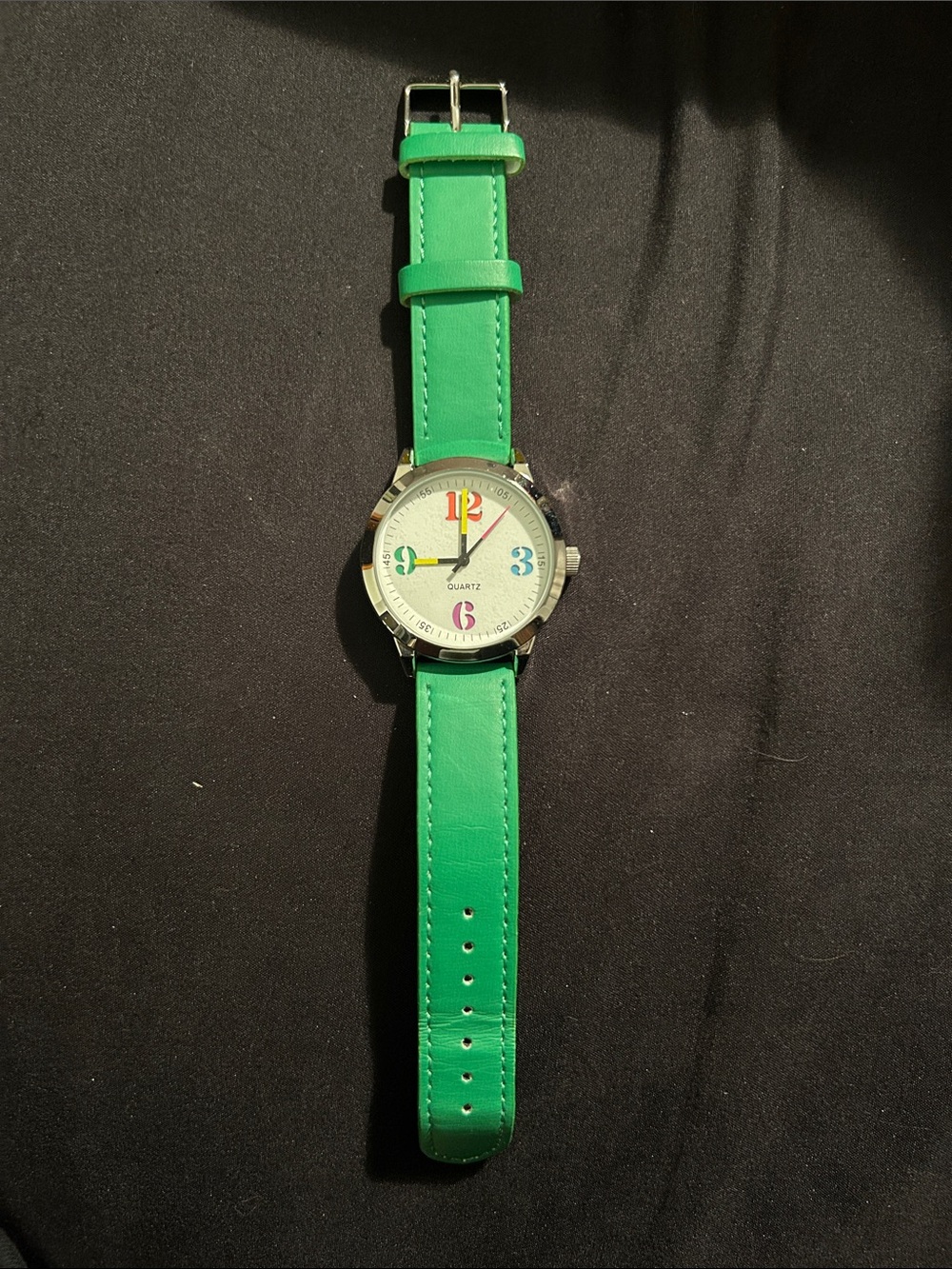 Green Strap Quartz Watch with Colorful Numerals